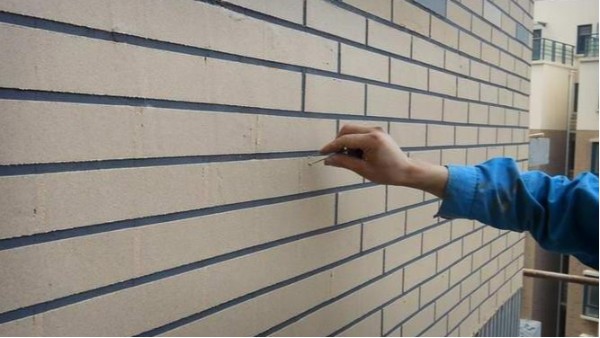 易高好膩子提醒您，低溫條件下施工，真石漆施工需要注意以下問題